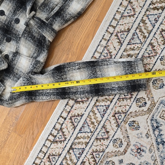 LIZ CLAIBORNE WOMEN'S BLACK, BEIGE AND WHITE COAT SIZE SMALL - Picture 13 of 16